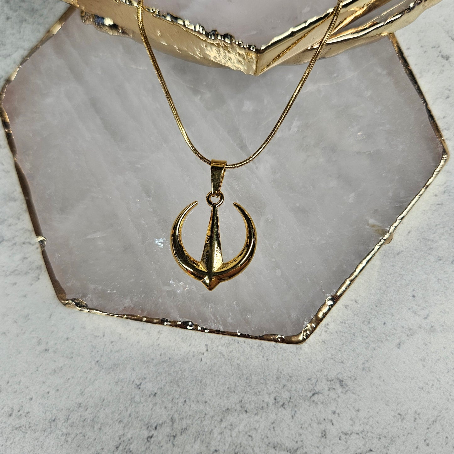 Andor Crest Necklace